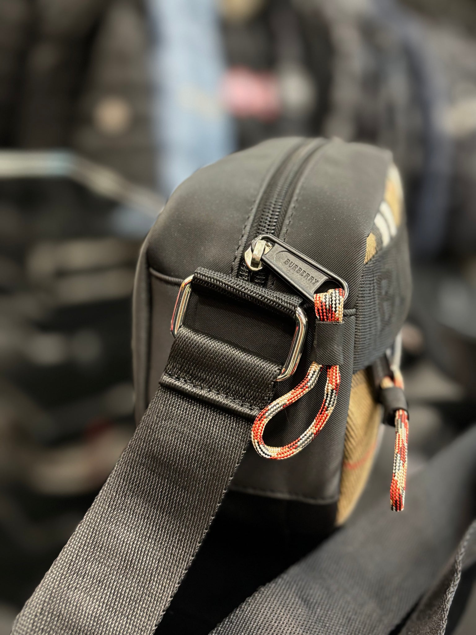 Burberry black bag ώμου/χιαστί
