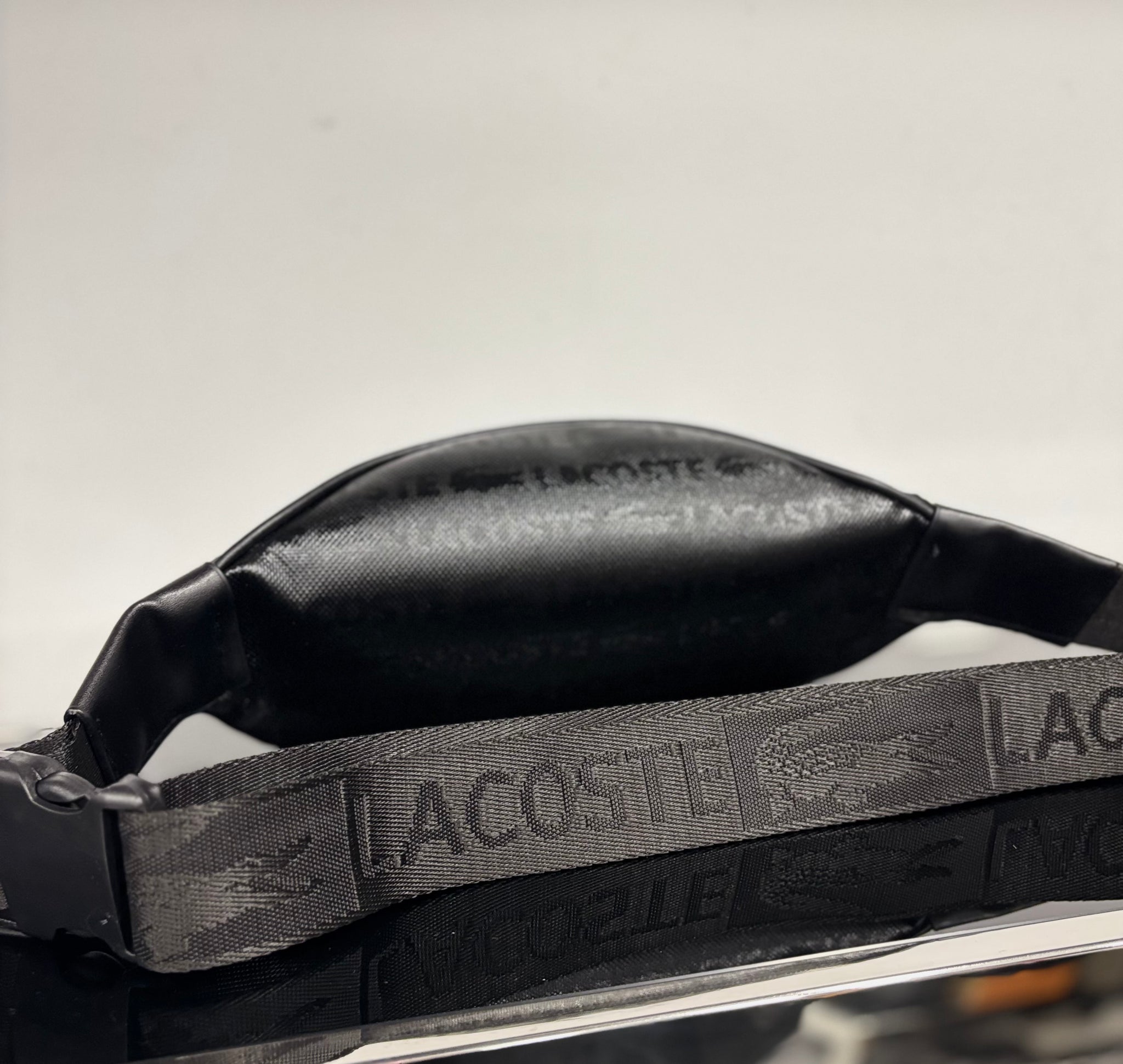 Lacoste Naos Petit Piqué black τσαντάκι ώμου/χιαστί