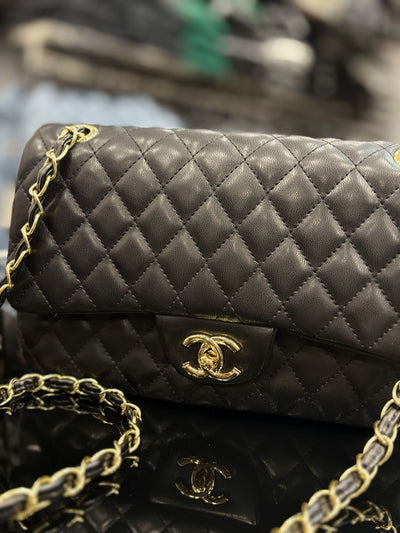 Classic Chanel Black bag medium size