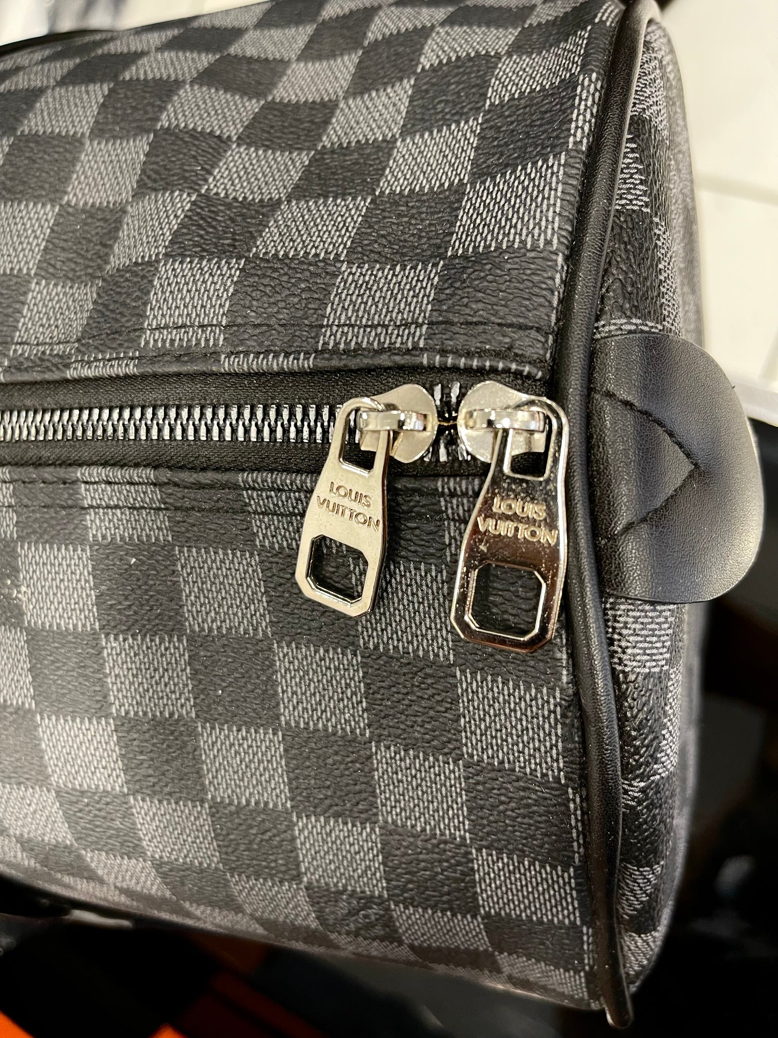 Σάκος ταξιδιού Louis Vuitton grey/black