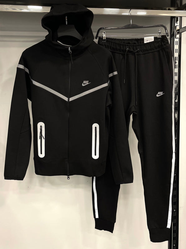 Nike Tech Fleece black tracksuit