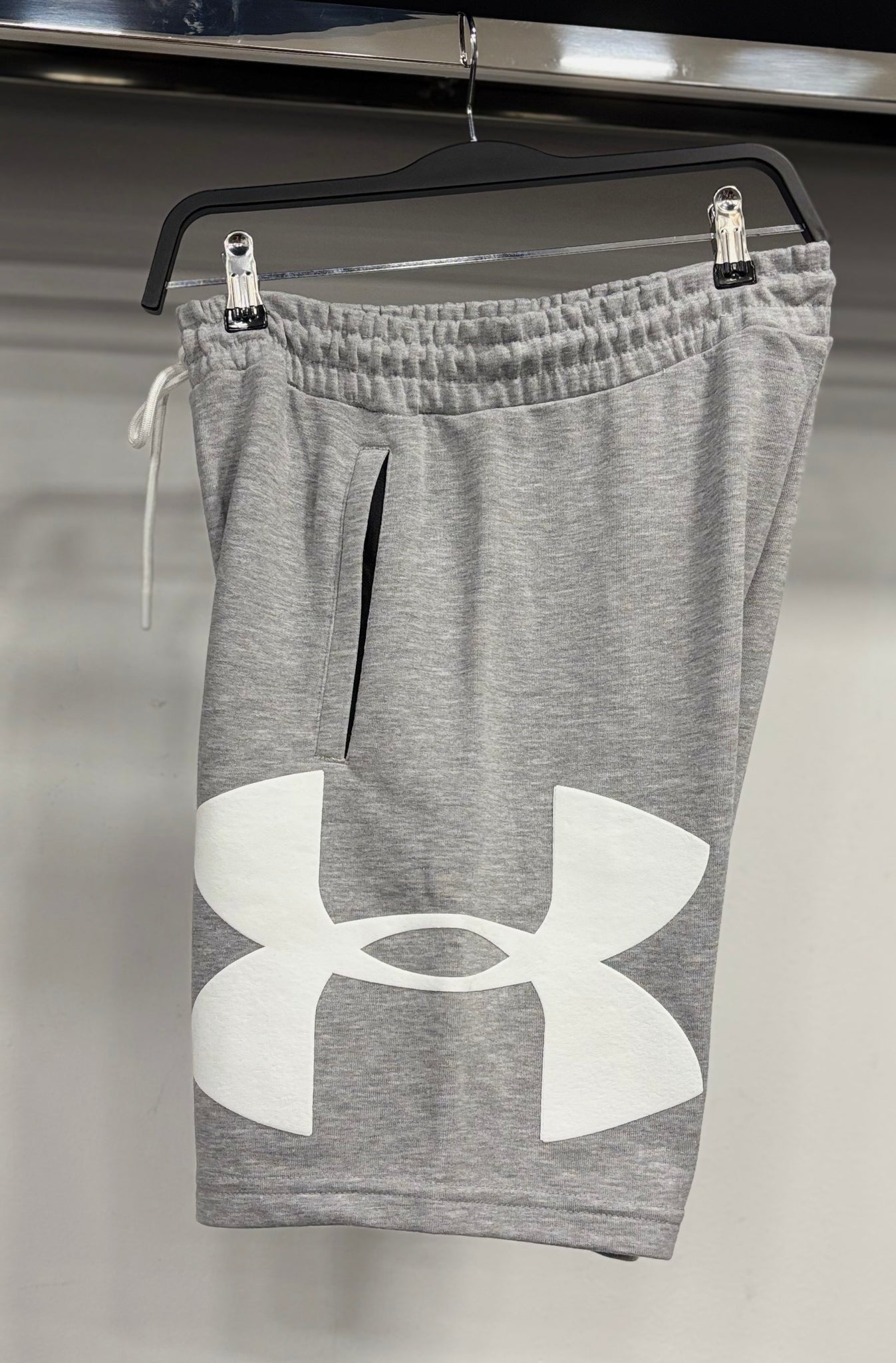 Under Armour Rival Fleece Logo grey shorts