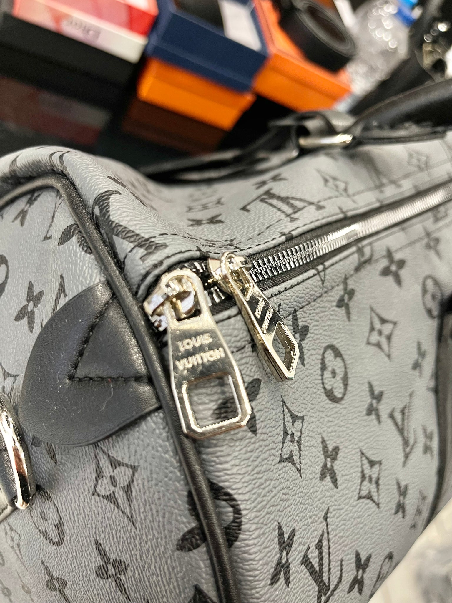 Σάκος ταξιδιού Louis Vuitton grey/black