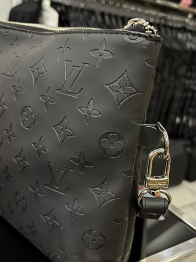 Louis Vuitton black bag χειρός