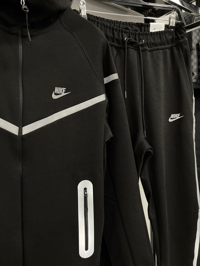 Nike Tech Fleece black tracksuit