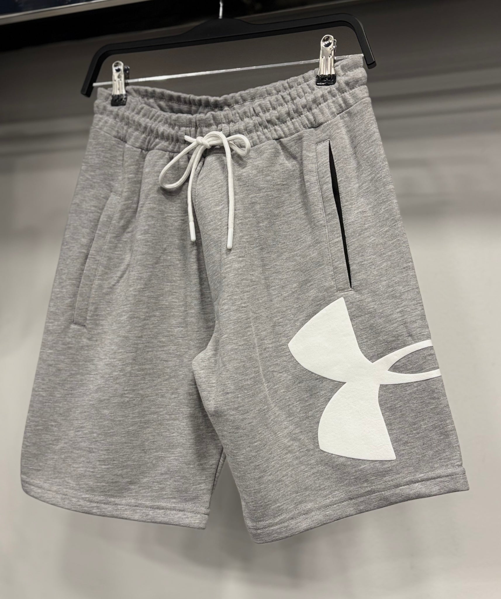 Under Armour Rival Fleece Logo grey shorts